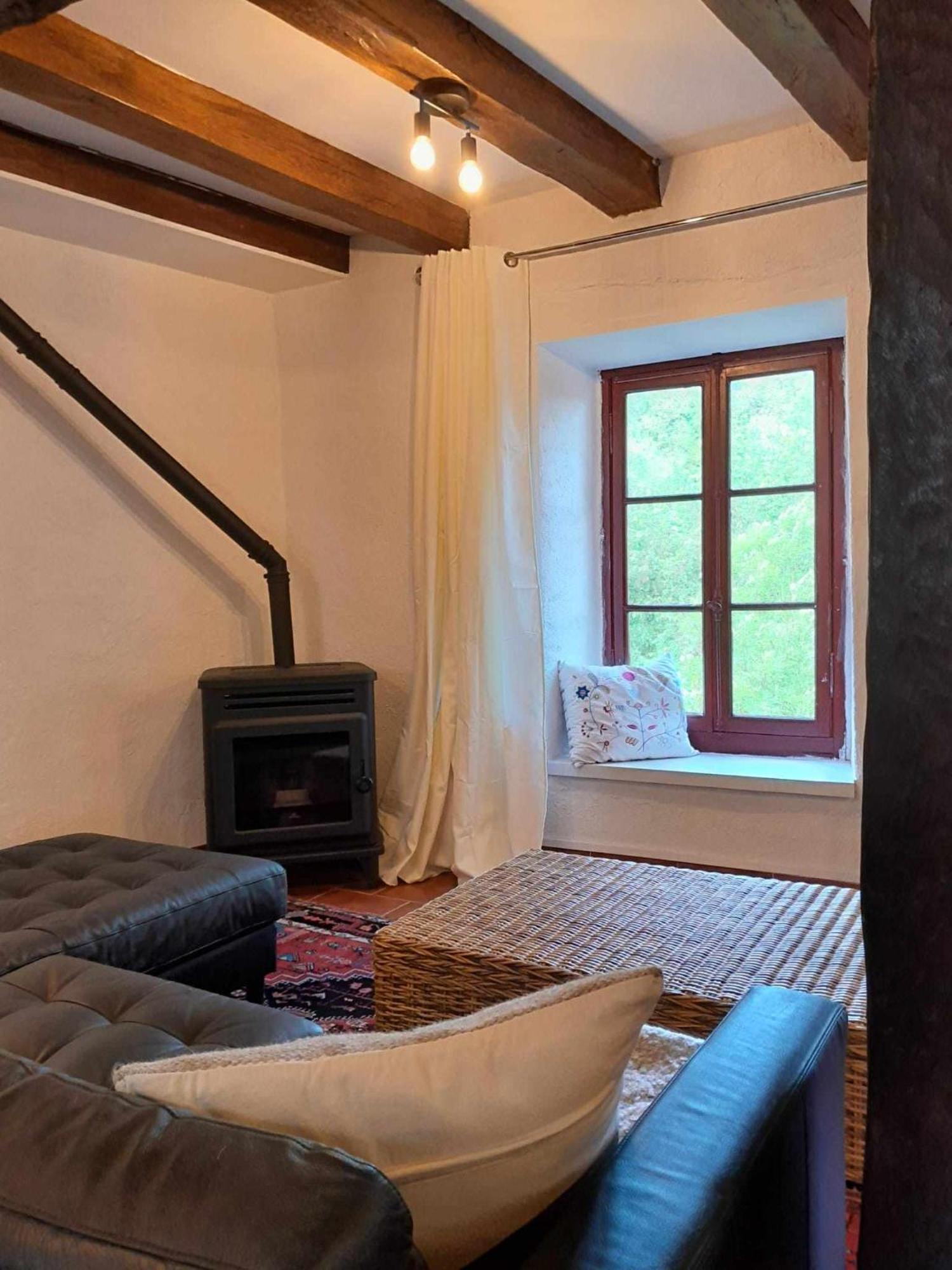Gite "La Petite" Saint-Benoit-du-Sault Экстерьер фото