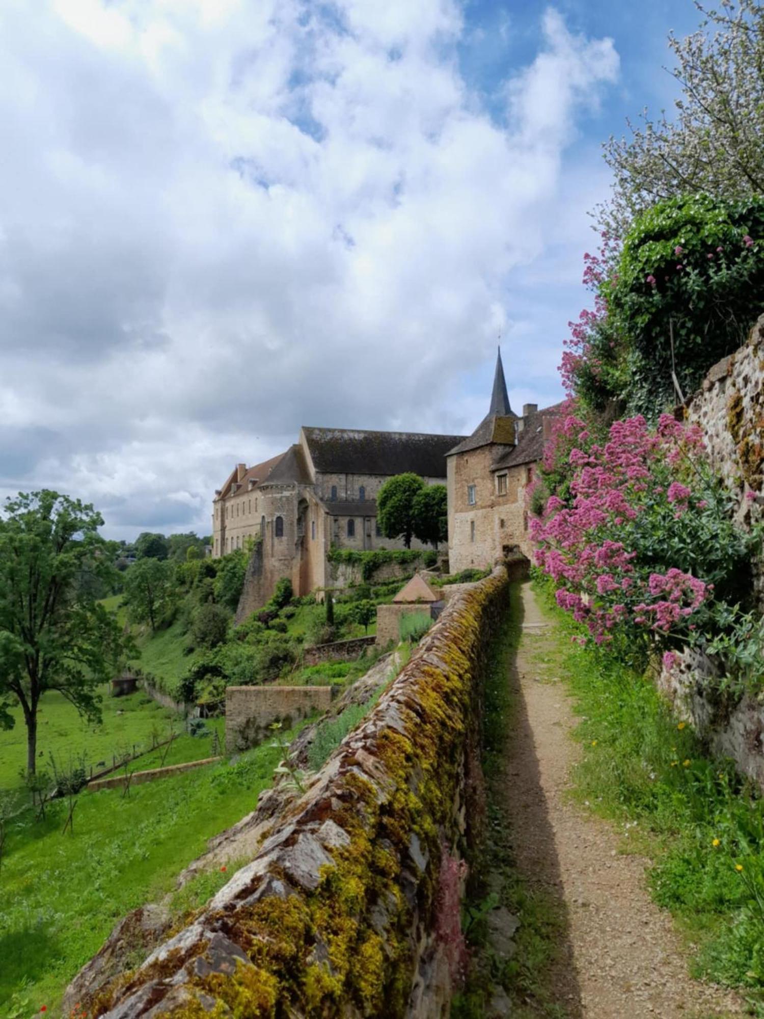 Gite "La Petite" Saint-Benoit-du-Sault Экстерьер фото