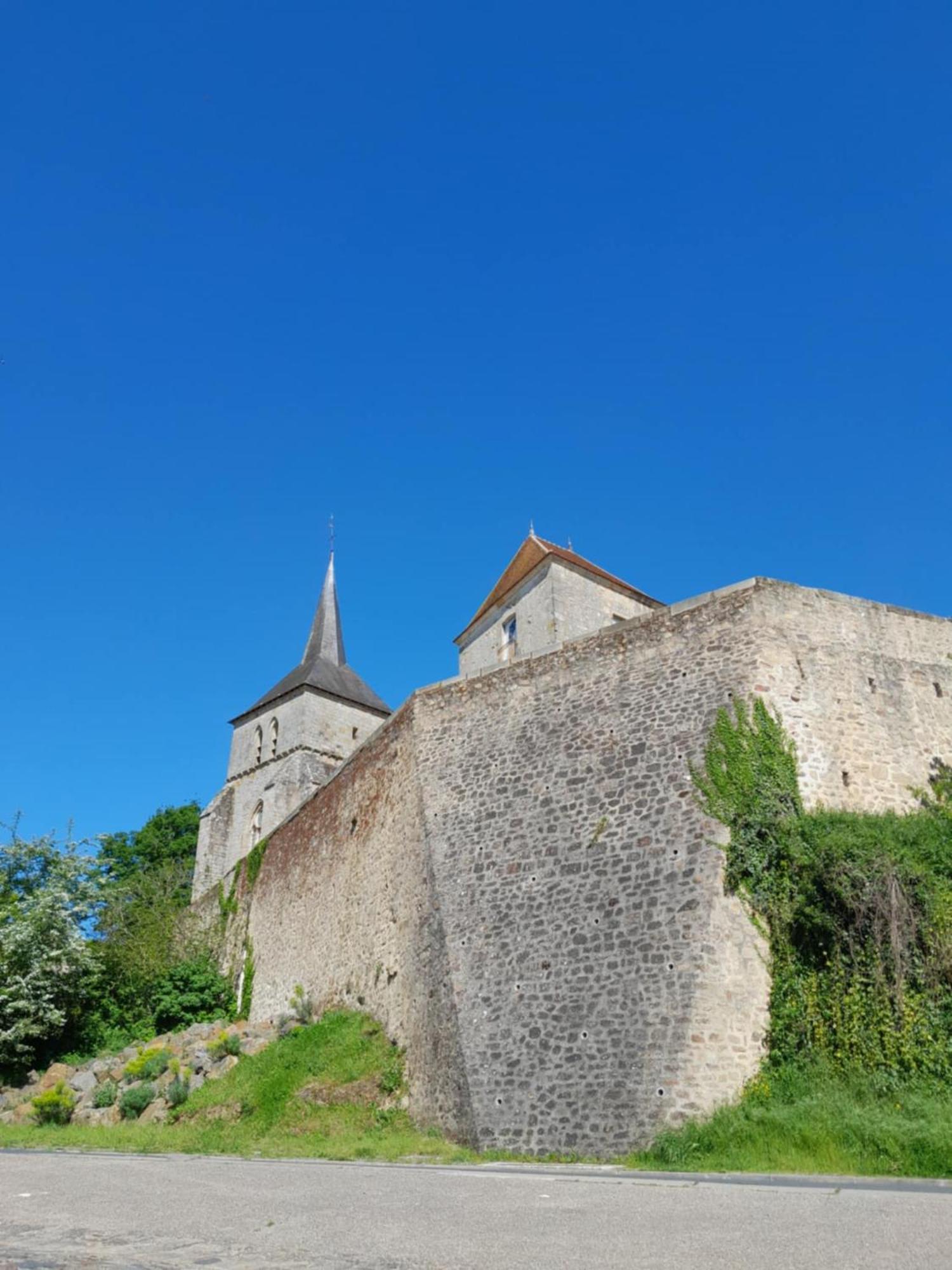 Gite "La Petite" Saint-Benoit-du-Sault Экстерьер фото