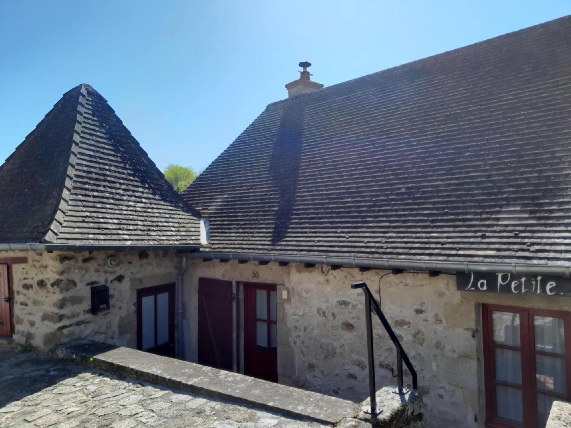 Gite "La Petite" Saint-Benoit-du-Sault Экстерьер фото