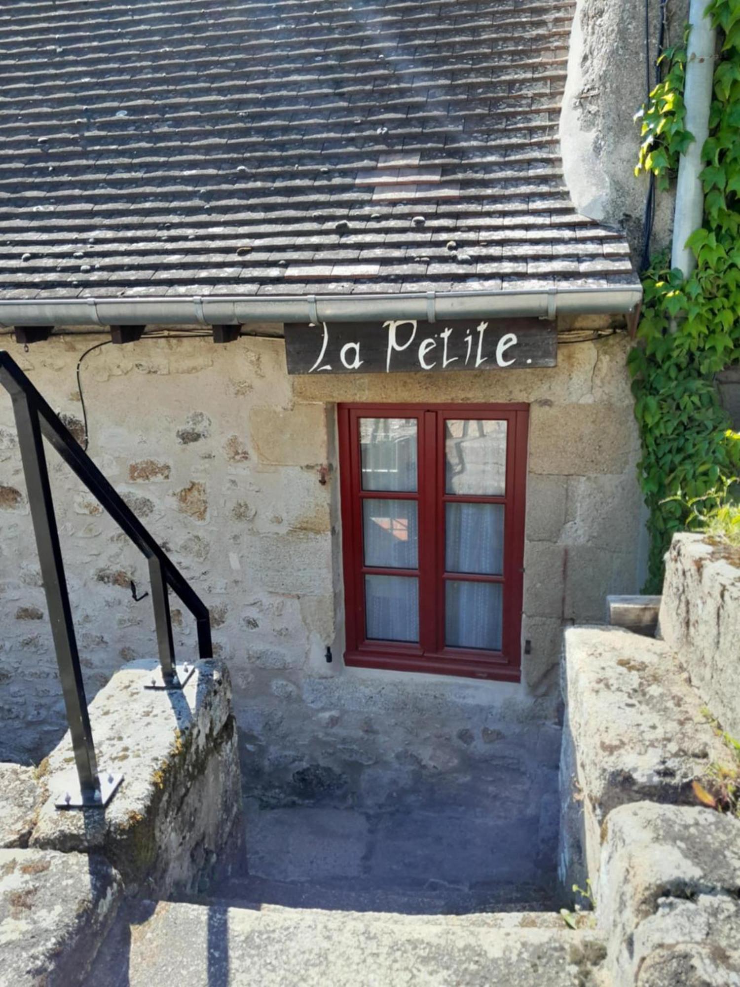 Gite "La Petite" Saint-Benoit-du-Sault Экстерьер фото